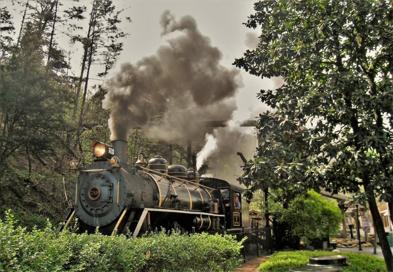 Heavenly Bear, Hot Tub, 1089 Of Free Attraction Tickets For Each Paid Day, Dollywood And More Sevierville Exterior photo