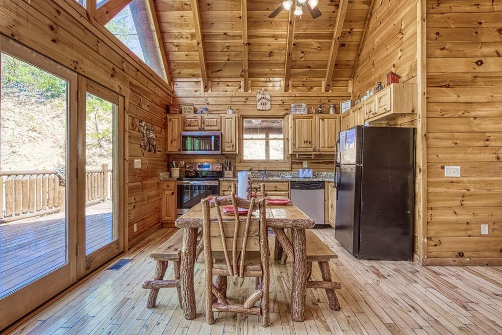 Heavenly Bear, Hot Tub, 1089 Of Free Attraction Tickets For Each Paid Day, Dollywood And More Sevierville Exterior photo