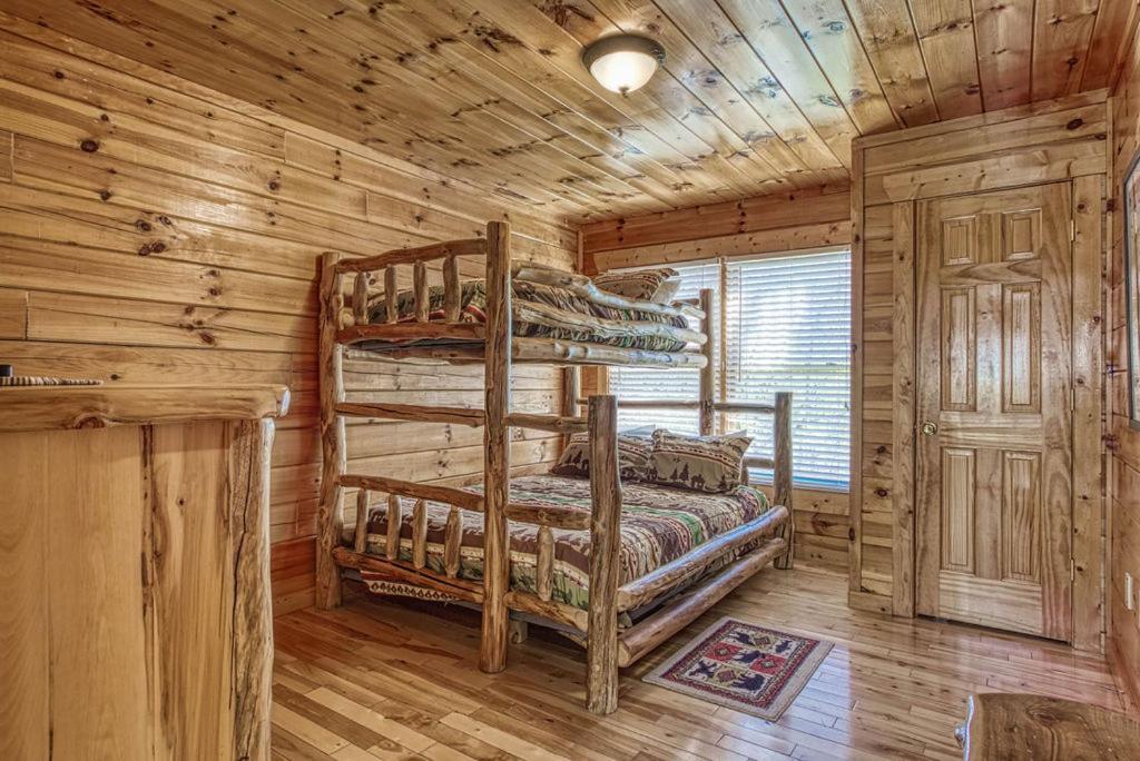 Heavenly Bear, Hot Tub, 1089 Of Free Attraction Tickets For Each Paid Day, Dollywood And More Sevierville Exterior photo