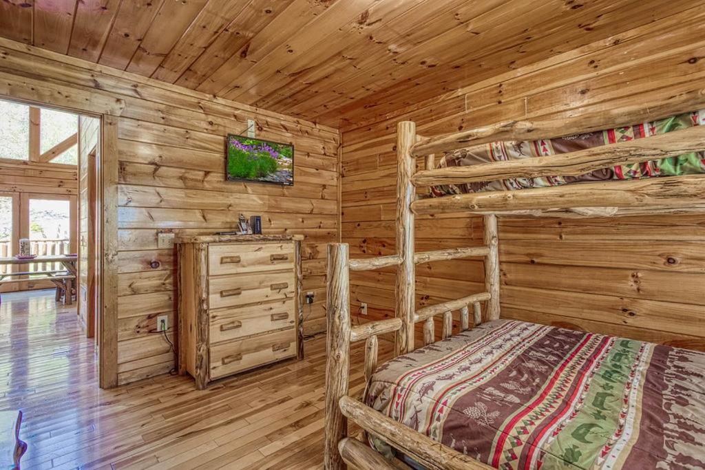 Heavenly Bear, Hot Tub, 1089 Of Free Attraction Tickets For Each Paid Day, Dollywood And More Sevierville Exterior photo